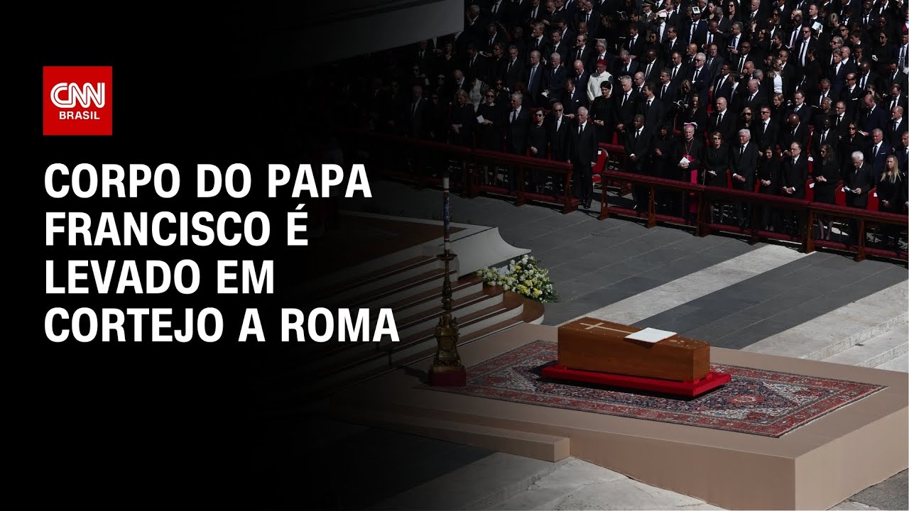 Caixão do papa Francisco é levado para cortejo | CNN BRASIL