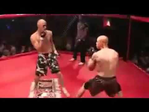 Mma deux combattant ont tombé ko woW  Best ko