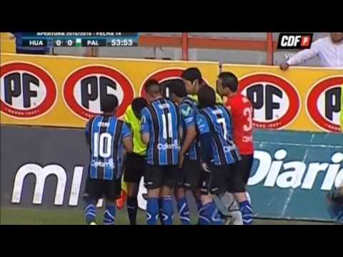 Linjedomaren fejkar skada och fixar rött kort - TV4 Sport