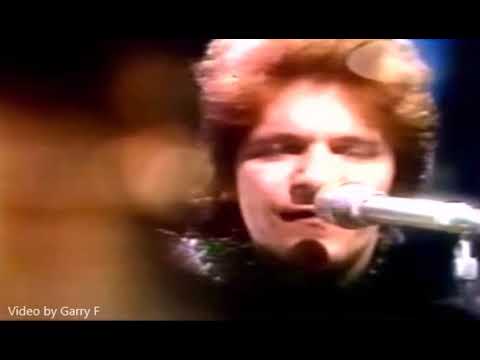 download lagu mp3 mp4 GLITTER BAND Mp3, download lagu GLITTER BAND Mp3 gratis, unduh video klip GLITTER BAND Mp3