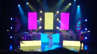 Neon Trees singing Teenager in Love