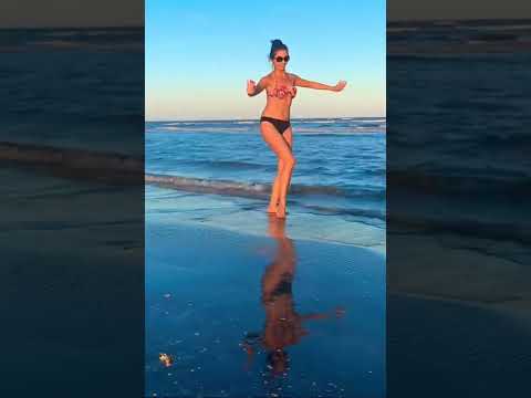 It’s always a good time and place for a little belly dance! #beachbellydance #short