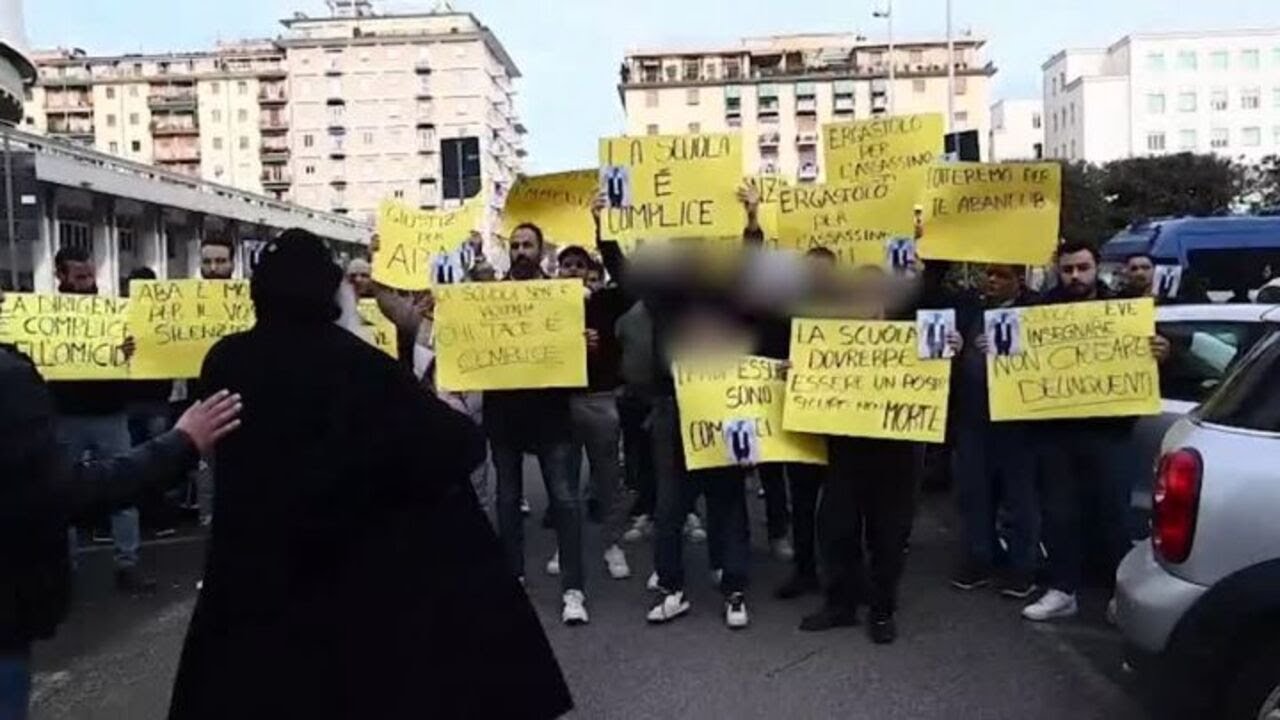 Studente ucciso alla Spezia, parenti e amici davanti alla prefettura