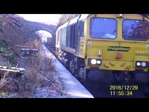 EX GIRLFRIENDS TURN AT FILMING PARSON STREET STATION FREIGHTLINER 66955 FAILED DUE TO BATTERY DIYING