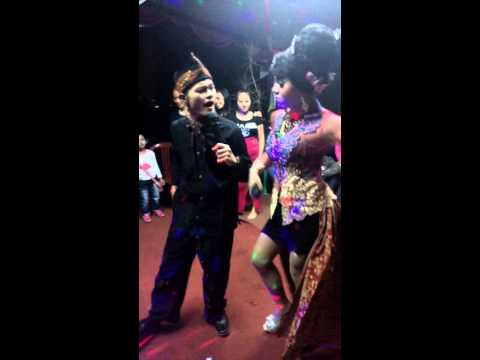 Syahrini dan anang duet maut.