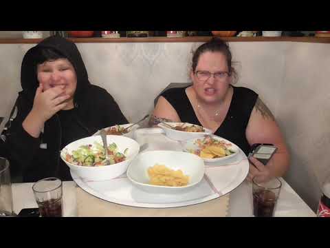 Mukbang -  Viktväktarna Tacogratäng med tortillachips och sallad.