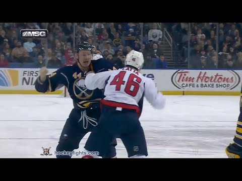 Michael Latta vs Nicolas Deslauriers