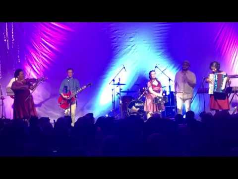 NonaRia - Sebusur Pelangi [featuring Mocca] (Live at Rossi Musik 25/11/2018)