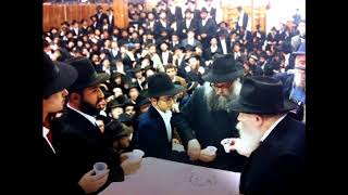 בעיצומו של חג: הקלטת שמחת תורה ע"י יהודי (שלא שמר תורה ומצוות דאז) אצל הרבי מלובביץ 770