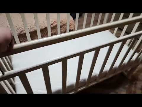 Собрали детскую кроватку с поперечным маятником.