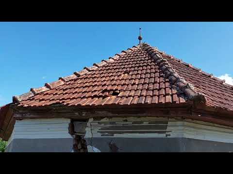 Satul Feleac și biserica părăsită de lângă școală - județul Bistrița