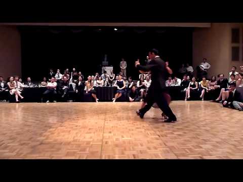  Fabian Peralta  and  Lorena Ermocida  are  dancing  to  the  tango  "  Esta Noche De Luna  "