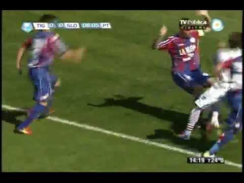 Nicolás Bianchi Arce le comete penal a Martín Galmarini