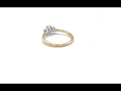 9ct Yellow Gold Oval Trilogy Ring - 01030159 | Johnsons Jewellers