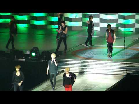 110910 SHINee World Concert SG - Lucifer (26/29)