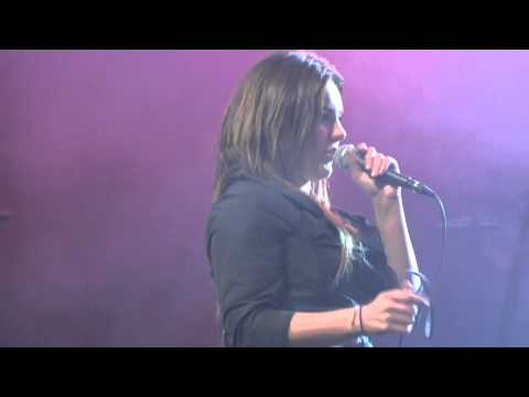 Ewa Farna - Boží mlejny melou & Měls mě vůbec rád - LIVE