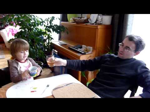 Ema zpívá s tatínkem 