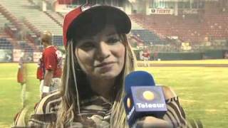 preview picture of video 'Reina de los Piratas de Campeche - El Beisbol al Estilo de Shanelly Guzman - #1'
