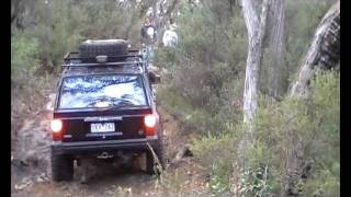 preview picture of video 'MODIFIED JEEP CHEROKEE XJ IN GRAMPIANS STEEP ROCK WALL'