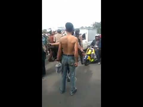 INI KELAKUAN!!!PREMAN NANTANG POLISI