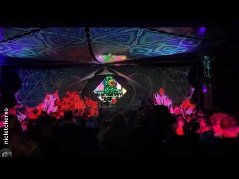 Damon Jee playing his Balin Bali Remix for Joyce Muniz & Theus Mago