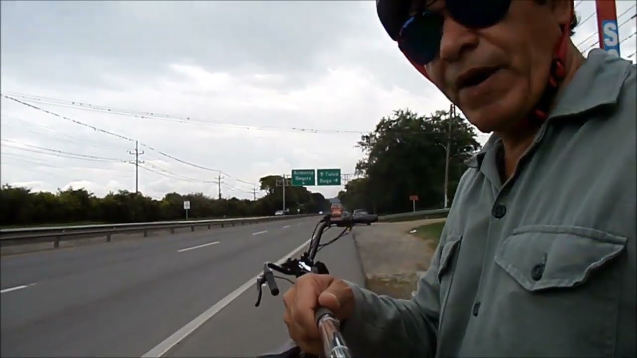 En bici-moto tras la ruta del café