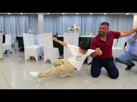 Valle popullore me artistin e vogel, Mediterrane Hotel ne Sarande.