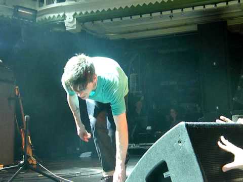 Paul Thomson of Franz Ferdinand leaving the stage Amsterdam paradiso May 2009 [HQ]