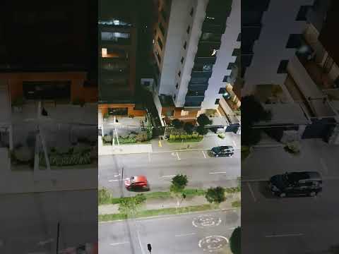 Vistas Nocturnas de Quito: Avenida González Suárez - Pichincha, Ecuador