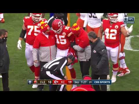 Patrick Mahomes Scary Injury & Struggles Standing Up After Going Unconscious