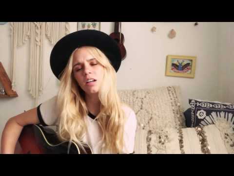 Connie Isla - Hace Calor Cover (Calamaro)