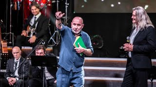 Maurizio Battista, il nuovo spettacolo «Uno, nessuno, centomila» al Teatro Olimpico. Vizi e debol...