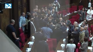 Ծեծ, քաշքշոց՝ ընդդիմադիր ու իշխանական պատգամավորների միջև. անջատե՛ք ուղիղ եթերը: Լրաբեր - 22.04.2025