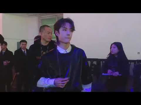 191228 UNIQ Wang Yibo - before solo performance @ Tencent Starlight Awards