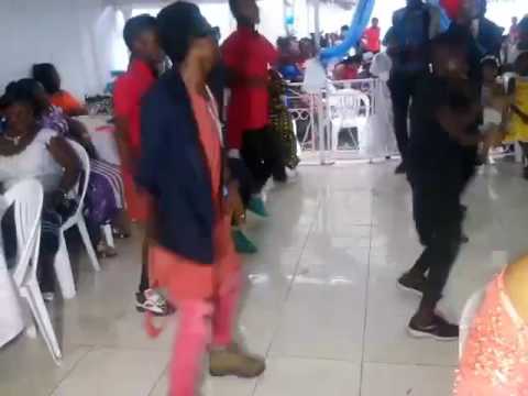 Amed chenet : dansé ces mon travail, chanté ces mon métier je fait dansé toujour les papa