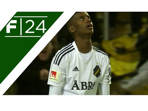 How did he miss that? Isak with a sitter