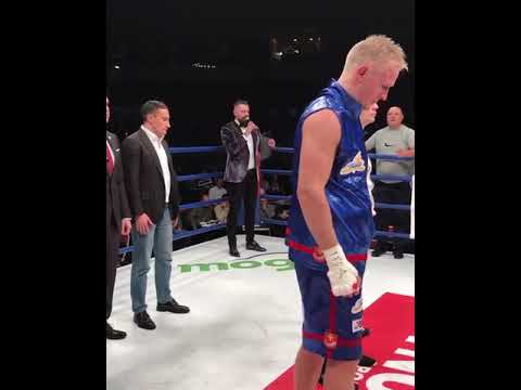 Nikolajas Grišuņins saņem IBA Intercontinental čempiona jostu