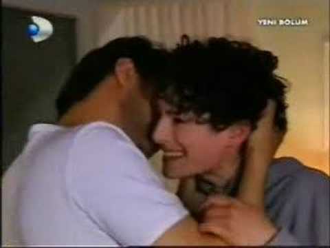 Hirsiz Polis -Özcan deniz/bir dudaktan..