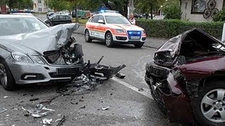 preview picture of video 'Korbach: Frontalzusammenstoß, Mann verletzt.mpg'