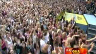 Jonas Brothers - Pushin Me Away [Live On Good Morning America 2008]