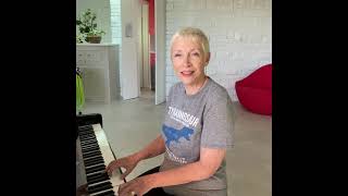 Annie Lennox - Ladies Of The Canyon (Joni Mitchell Snippet Cover)