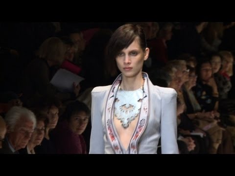 Paris / Léonard Ready-To-Wear Fall/Winter 2012/13 - fashion show and interview