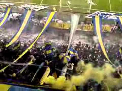 "Fuegos artificiales y fiesta." Barra: La 12 &bull; Club: Boca Juniors