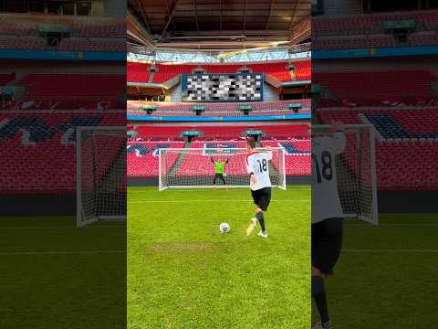 Wait for it! 😳 #wembley #stadion #football #goalkeeper #soccer #futebol #futbol #penalty
