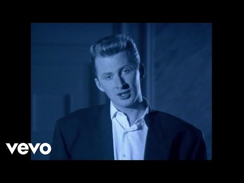 Το μουσικό βίντεο του [[#Black [Μπλακ]#]] για το τραγούδι «Sweetest Smile» (1,987). Ο [[#Colin Vearncombe [Κόλιν Βέρνκομπ]#]], γνωστός με το καλλιτεχνικό ψευδώνυμο Black, υπήρξε ένας από τους πλέον αναγνωρίσιμους βαρυτόνους της βρετανικής ποπ σκηνής. Η φωνή του έχει χαρακτηριστεί ως «αχνισμένη» [smoky-voiced] ή ως ένας ελαφρώς «ραγισμένος» βαρύτονος [slightly frayed baritone], αναδεικνύοντας τη ζεστή, βαθιά και αισθαντική χροιά που χαρακτηρίζει τη συγκεκριμένη φωνητική κατηγορία. 