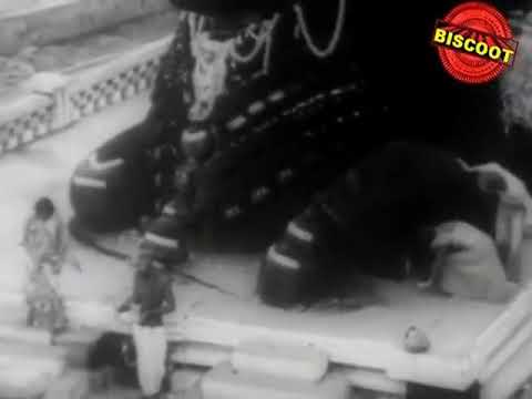 Kuniyalenoo Odalenoo sung by S.Janaki from the film KHANDAVIDEKO MAMSAVIDEKO(1979)