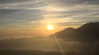 preview picture of video 'Mt. Batur Sunrise Trek & Time-Lapse'