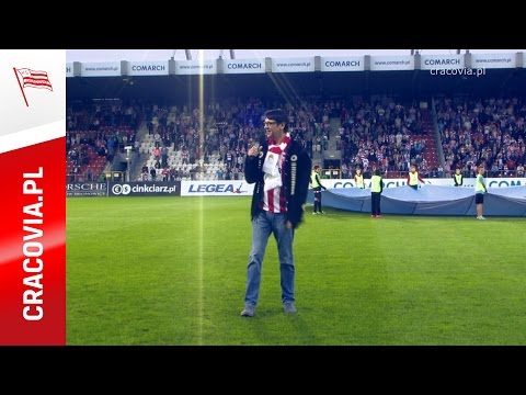 Maciej Maleńczuk śpiewa hymn na Cracovii!