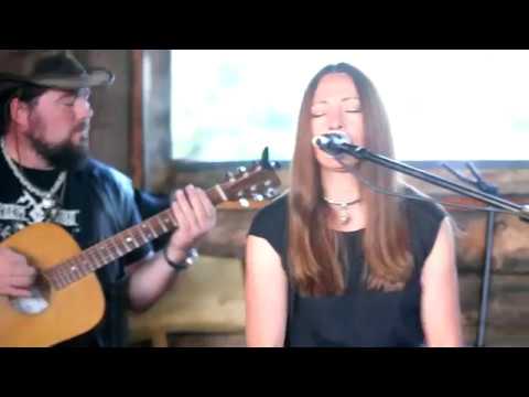 Kielwater- waist to dust acoustic in farmhouse