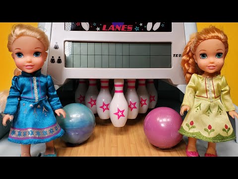 Bowling ! Elsa & Anna toddlers - American Girl doll - Barbie doll - fun game